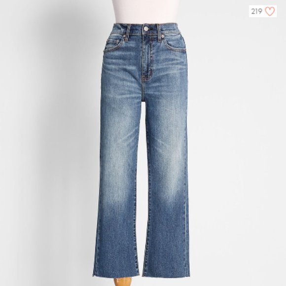 NWOT- Anything But Quiet Cropped Jeans - Picture 1 of 3